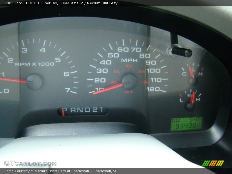 Silver Metallic / Medium Flint Grey 2005 Ford F150 XLT SuperCab