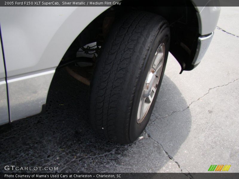 Silver Metallic / Medium Flint Grey 2005 Ford F150 XLT SuperCab