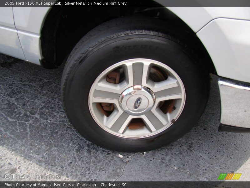 Silver Metallic / Medium Flint Grey 2005 Ford F150 XLT SuperCab