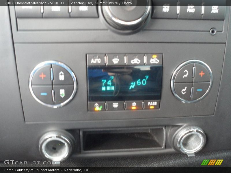 Controls of 2007 Silverado 2500HD LT Extended Cab