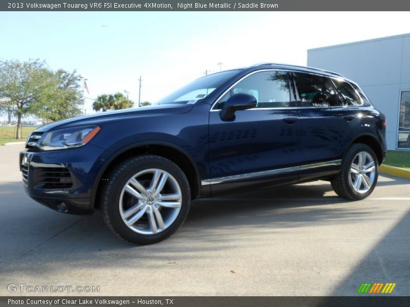 Front 3/4 View of 2013 Touareg VR6 FSI Executive 4XMotion
