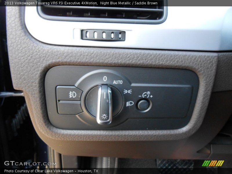 Controls of 2013 Touareg VR6 FSI Executive 4XMotion