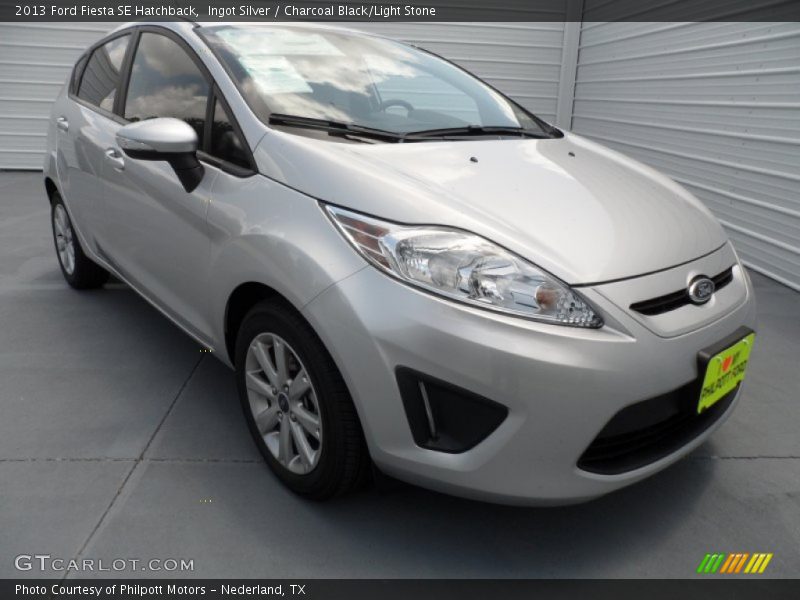 Ingot Silver / Charcoal Black/Light Stone 2013 Ford Fiesta SE Hatchback