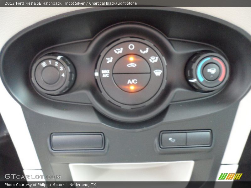 Controls of 2013 Fiesta SE Hatchback