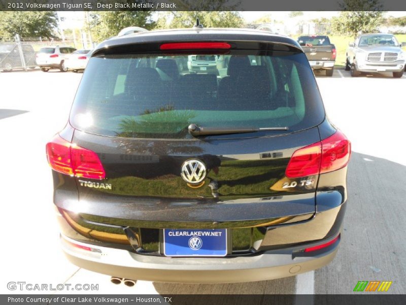 Deep Black Metallic / Black 2012 Volkswagen Tiguan SE