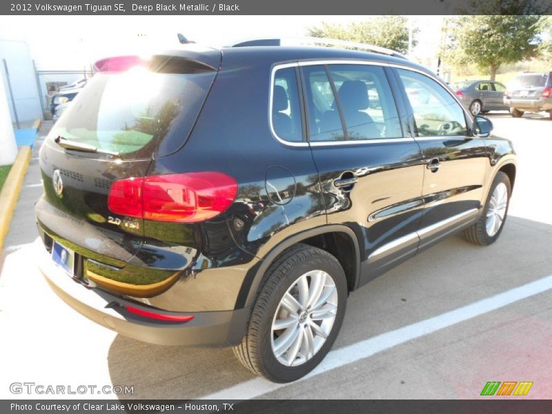 Deep Black Metallic / Black 2012 Volkswagen Tiguan SE
