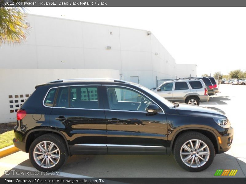 Deep Black Metallic / Black 2012 Volkswagen Tiguan SE