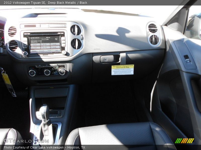 Deep Black Metallic / Black 2012 Volkswagen Tiguan SE