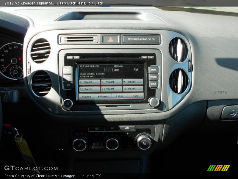 Deep Black Metallic / Black 2012 Volkswagen Tiguan SE