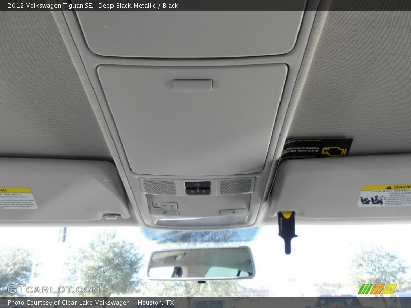 Deep Black Metallic / Black 2012 Volkswagen Tiguan SE