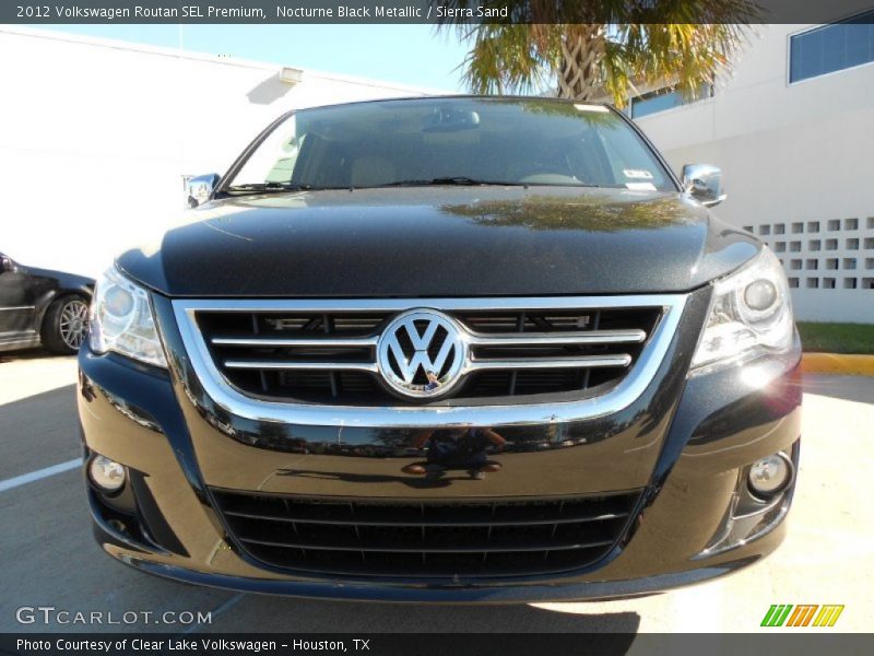 Nocturne Black Metallic / Sierra Sand 2012 Volkswagen Routan SEL Premium