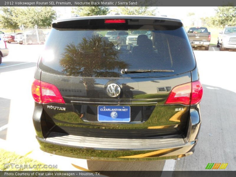 Nocturne Black Metallic / Sierra Sand 2012 Volkswagen Routan SEL Premium