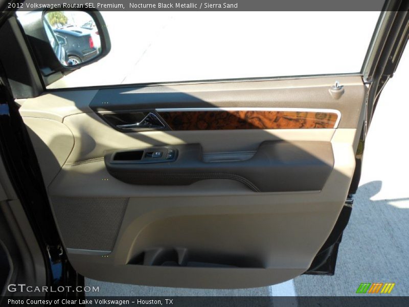 Nocturne Black Metallic / Sierra Sand 2012 Volkswagen Routan SEL Premium