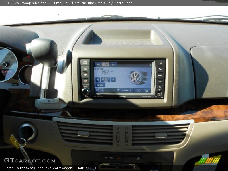 Nocturne Black Metallic / Sierra Sand 2012 Volkswagen Routan SEL Premium