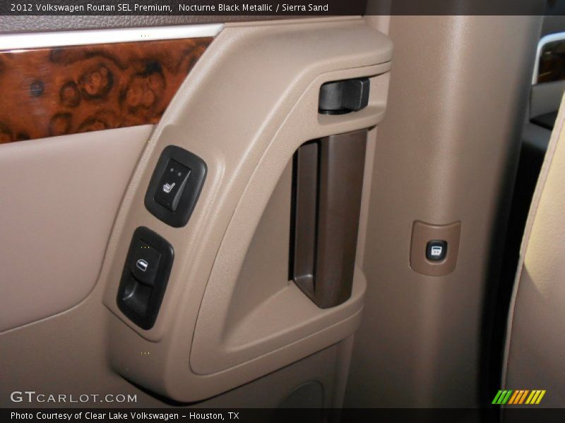 Nocturne Black Metallic / Sierra Sand 2012 Volkswagen Routan SEL Premium