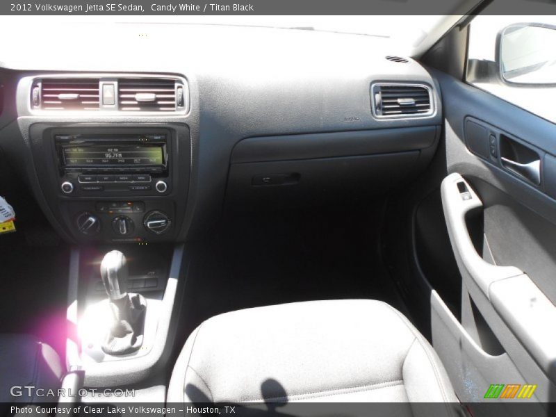 Candy White / Titan Black 2012 Volkswagen Jetta SE Sedan