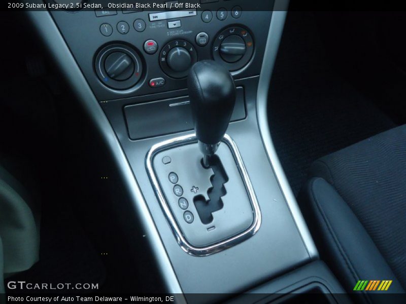 Obsidian Black Pearl / Off Black 2009 Subaru Legacy 2.5i Sedan