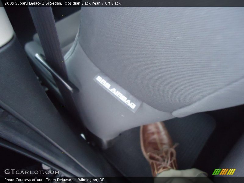 Obsidian Black Pearl / Off Black 2009 Subaru Legacy 2.5i Sedan