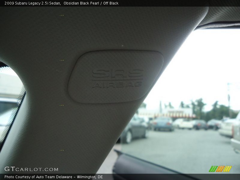 Obsidian Black Pearl / Off Black 2009 Subaru Legacy 2.5i Sedan