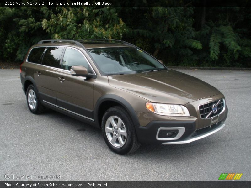 Front 3/4 View of 2012 XC70 3.2