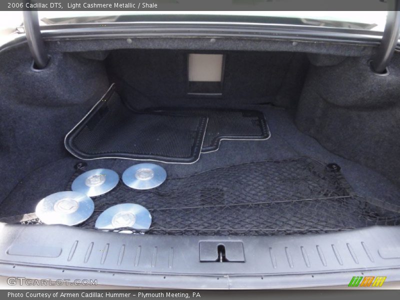  2006 DTS  Trunk