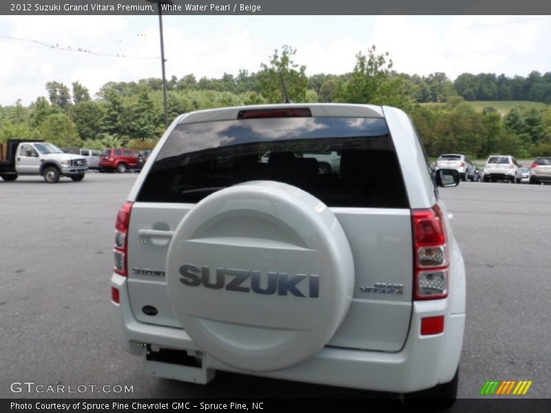 White Water Pearl / Beige 2012 Suzuki Grand Vitara Premium