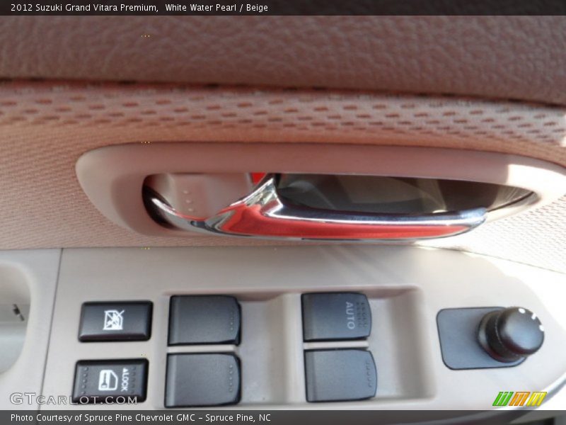 White Water Pearl / Beige 2012 Suzuki Grand Vitara Premium
