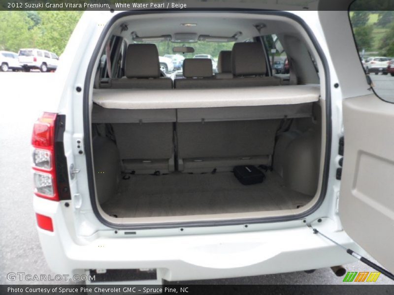 White Water Pearl / Beige 2012 Suzuki Grand Vitara Premium