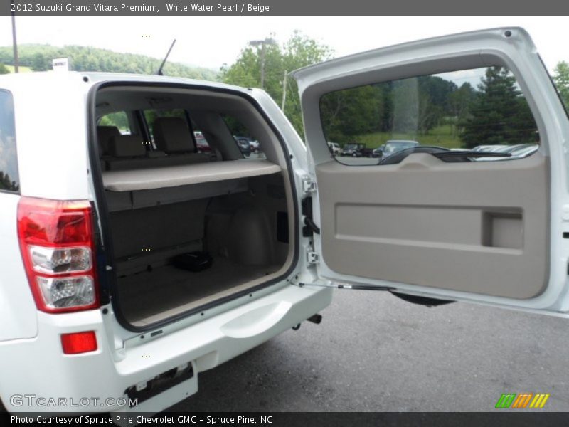 White Water Pearl / Beige 2012 Suzuki Grand Vitara Premium
