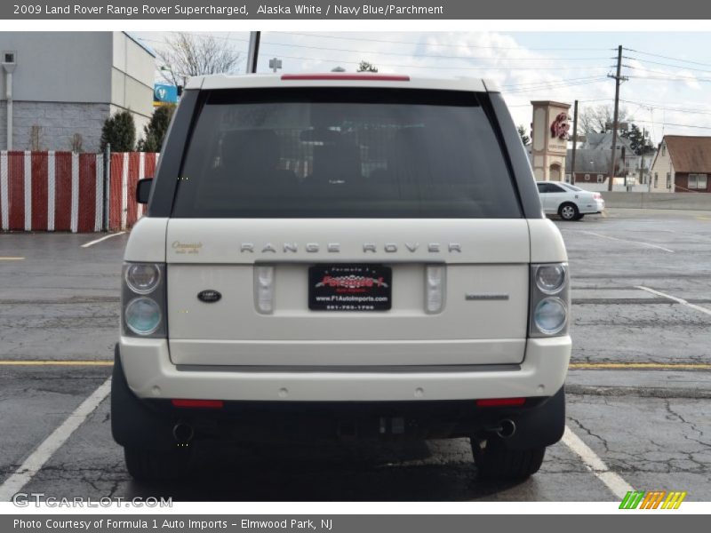 Alaska White / Navy Blue/Parchment 2009 Land Rover Range Rover Supercharged