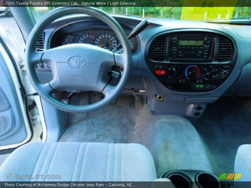 Natural White / Light Charcoal 2000 Toyota Tundra SR5 Extended Cab