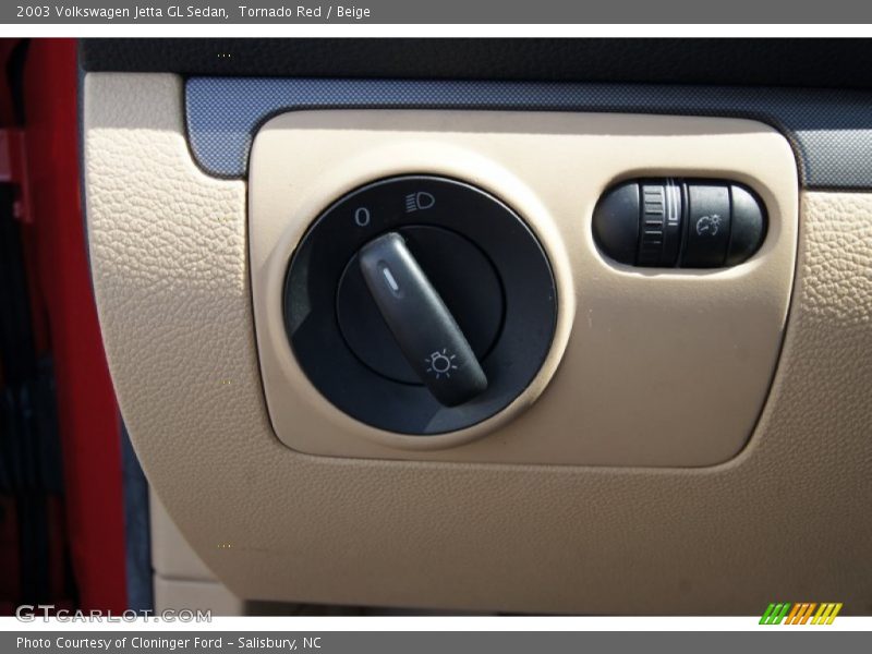 Tornado Red / Beige 2003 Volkswagen Jetta GL Sedan