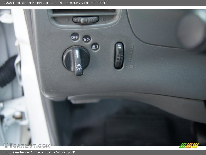 Oxford White / Medium Dark Flint 2006 Ford Ranger XL Regular Cab
