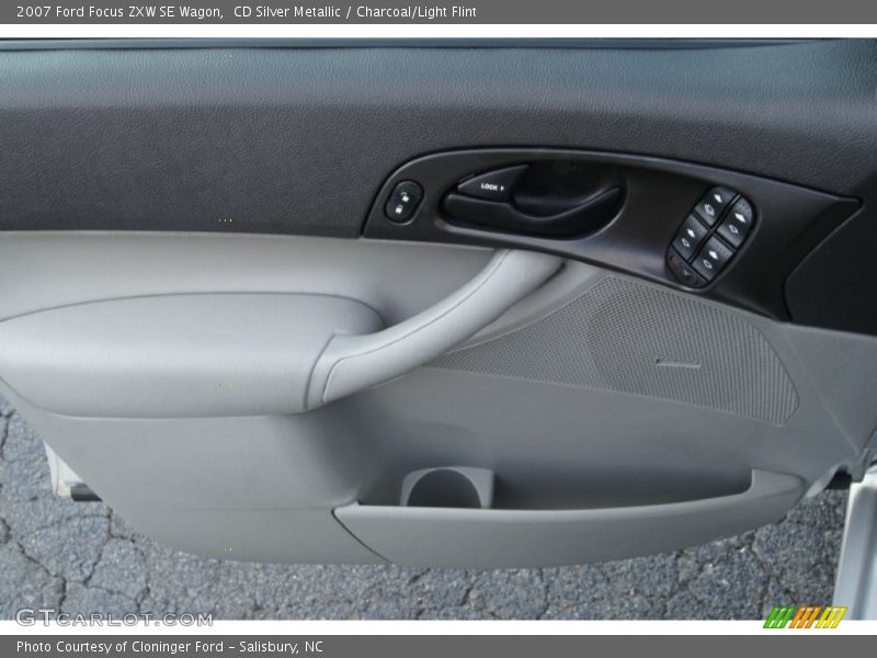 Door Panel of 2007 Focus ZXW SE Wagon