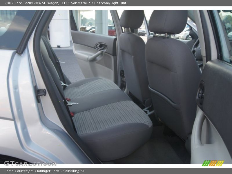 CD Silver Metallic / Charcoal/Light Flint 2007 Ford Focus ZXW SE Wagon