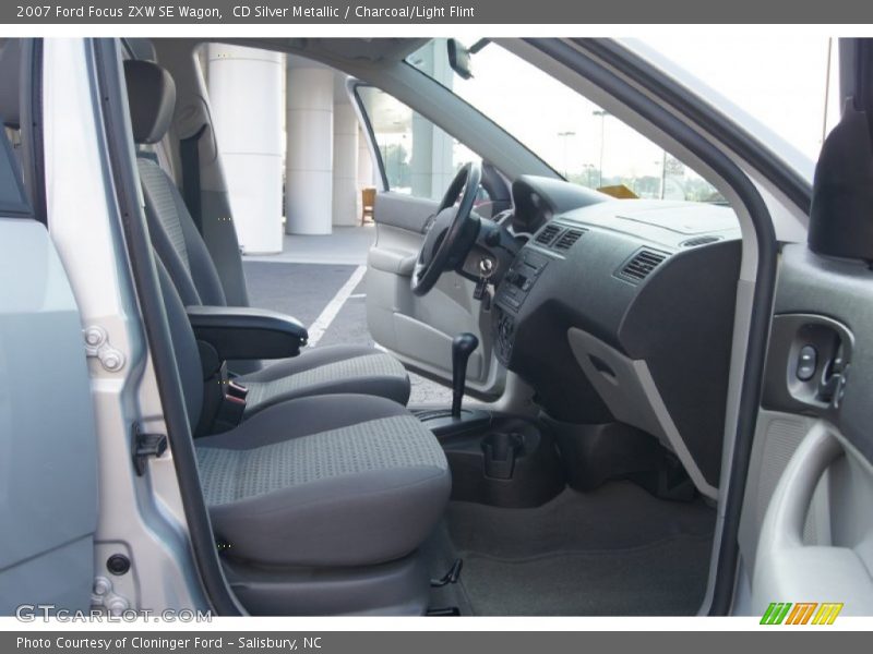 CD Silver Metallic / Charcoal/Light Flint 2007 Ford Focus ZXW SE Wagon