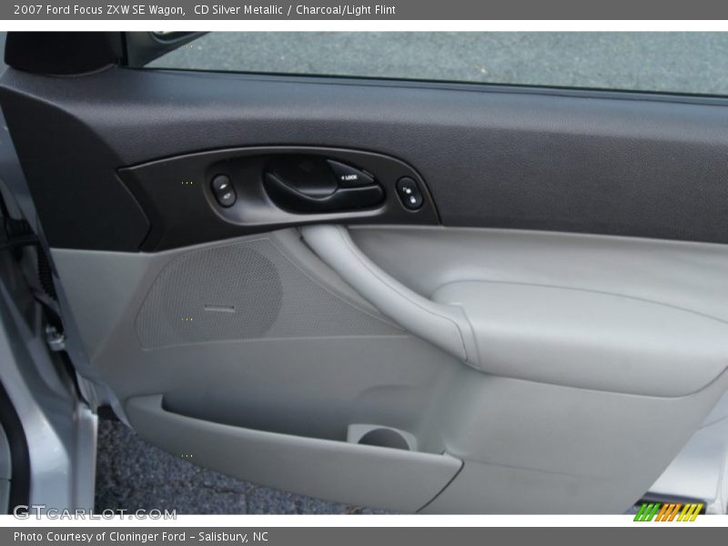 CD Silver Metallic / Charcoal/Light Flint 2007 Ford Focus ZXW SE Wagon