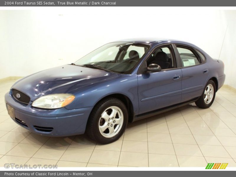 Front 3/4 View of 2004 Taurus SES Sedan