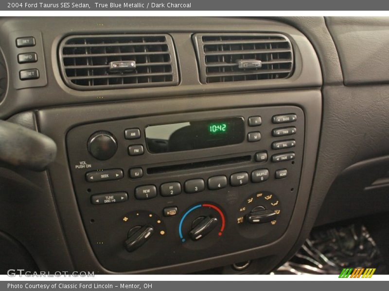Controls of 2004 Taurus SES Sedan