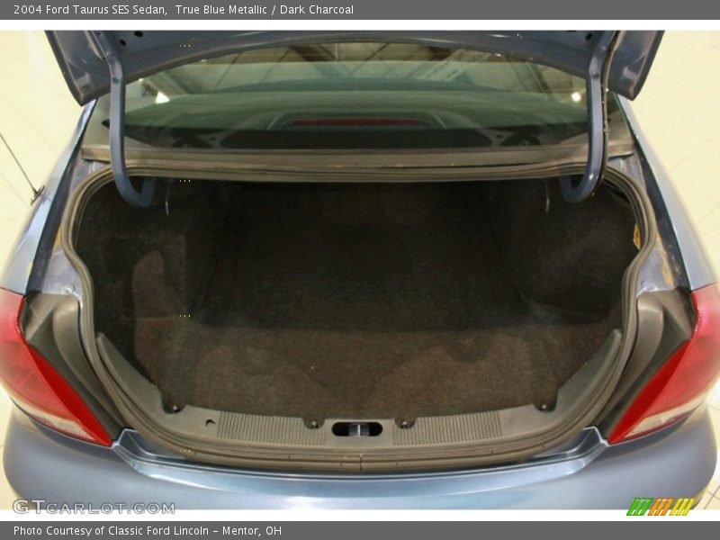  2004 Taurus SES Sedan Trunk
