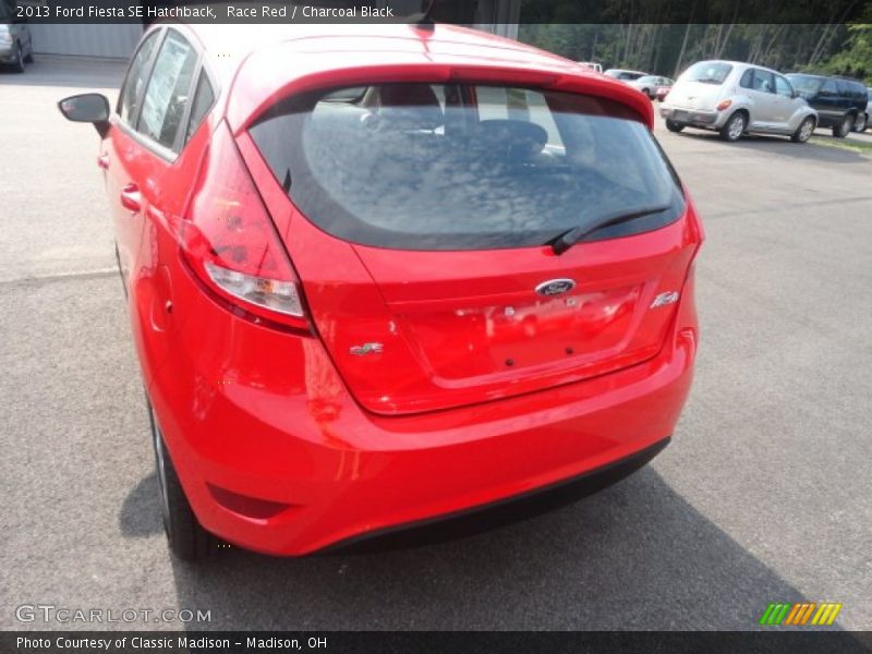 Race Red / Charcoal Black 2013 Ford Fiesta SE Hatchback