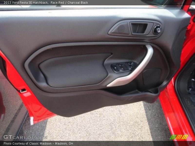 Race Red / Charcoal Black 2013 Ford Fiesta SE Hatchback