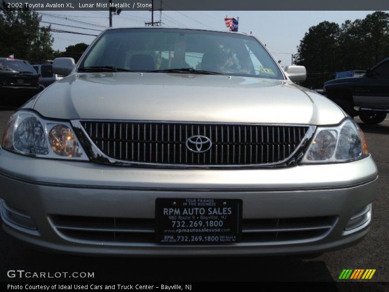 Lunar Mist Metallic / Stone 2002 Toyota Avalon XL