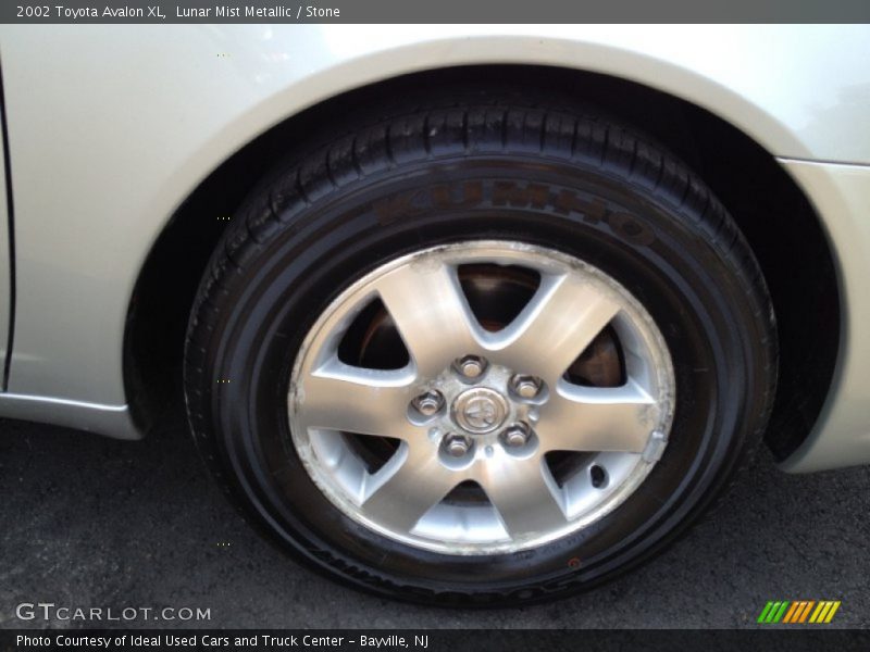 Lunar Mist Metallic / Stone 2002 Toyota Avalon XL