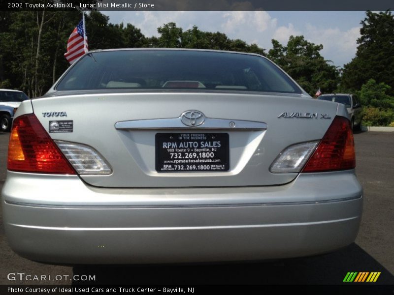Lunar Mist Metallic / Stone 2002 Toyota Avalon XL