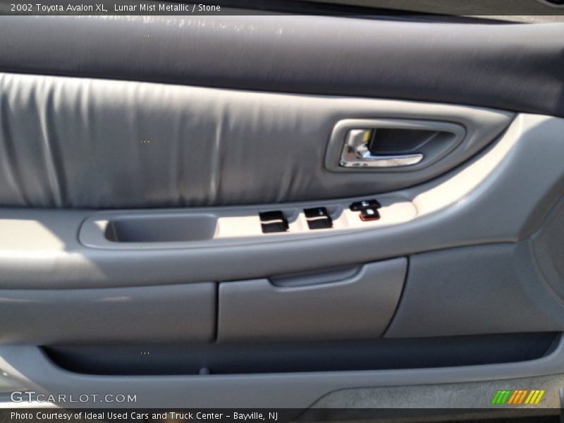 Lunar Mist Metallic / Stone 2002 Toyota Avalon XL