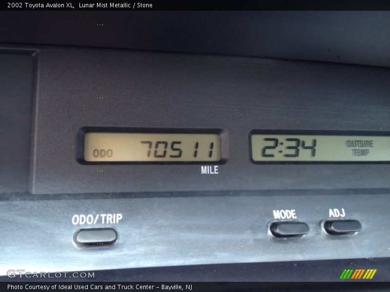 Lunar Mist Metallic / Stone 2002 Toyota Avalon XL