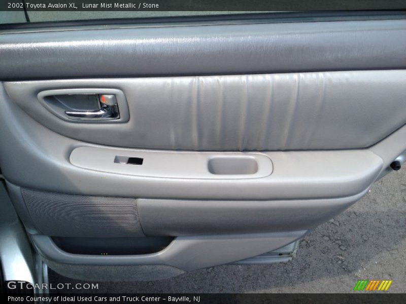 Lunar Mist Metallic / Stone 2002 Toyota Avalon XL