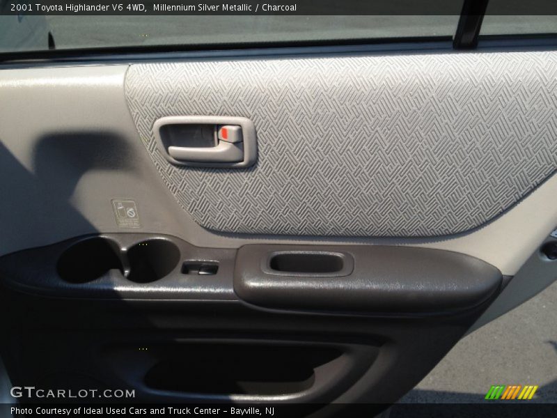 Millennium Silver Metallic / Charcoal 2001 Toyota Highlander V6 4WD