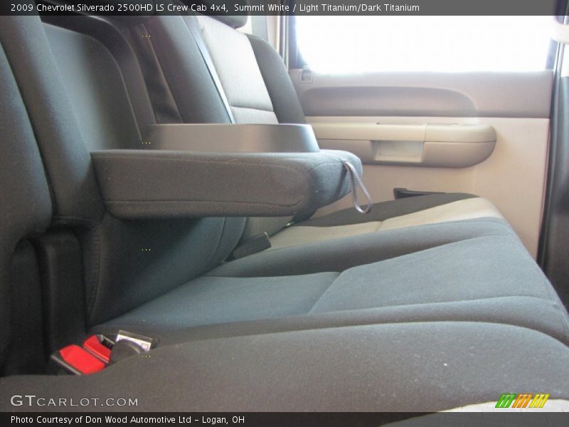 Summit White / Light Titanium/Dark Titanium 2009 Chevrolet Silverado 2500HD LS Crew Cab 4x4
